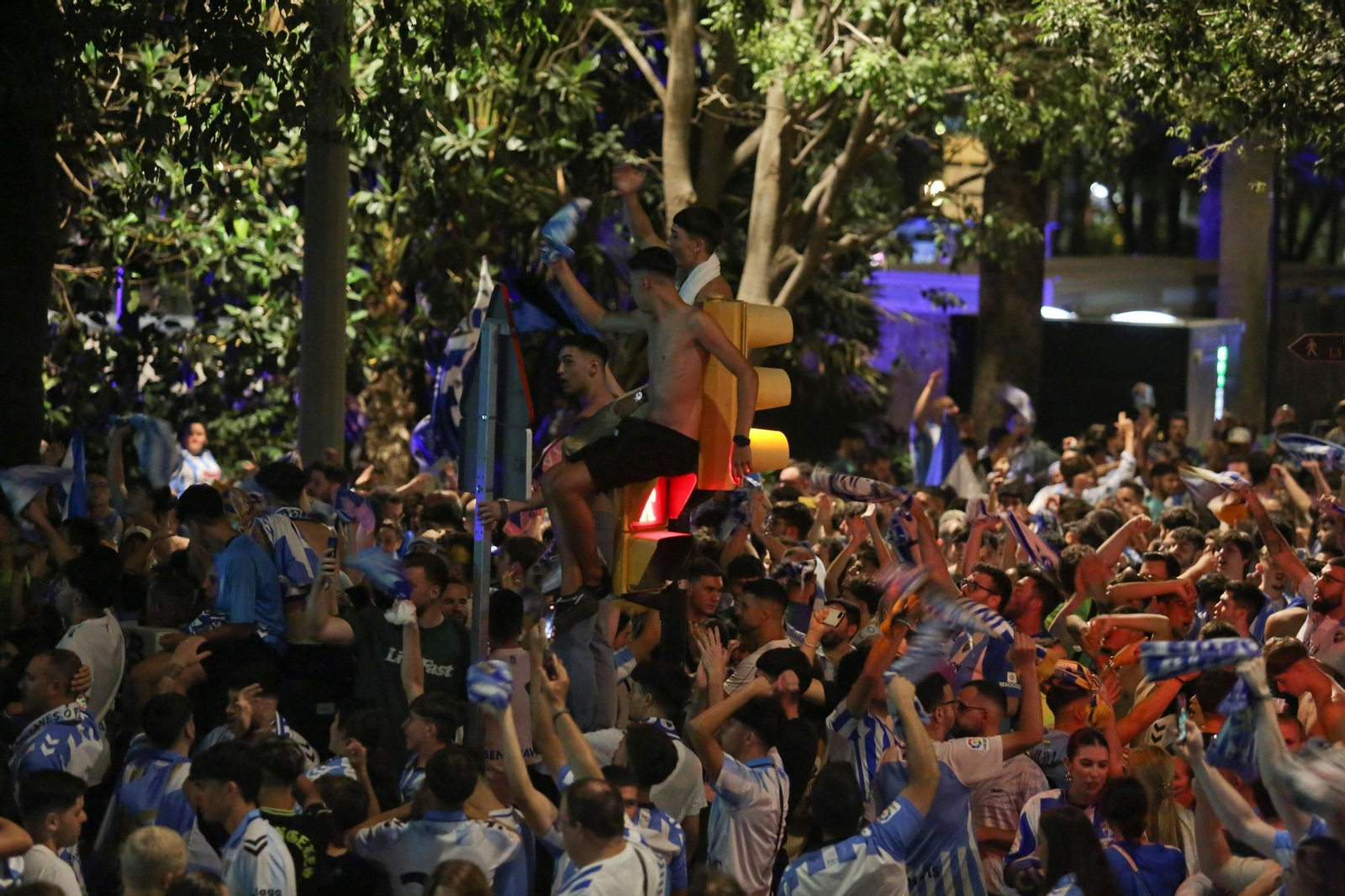 Así fue la locura del ascenso del Málaga CF en Tarragona