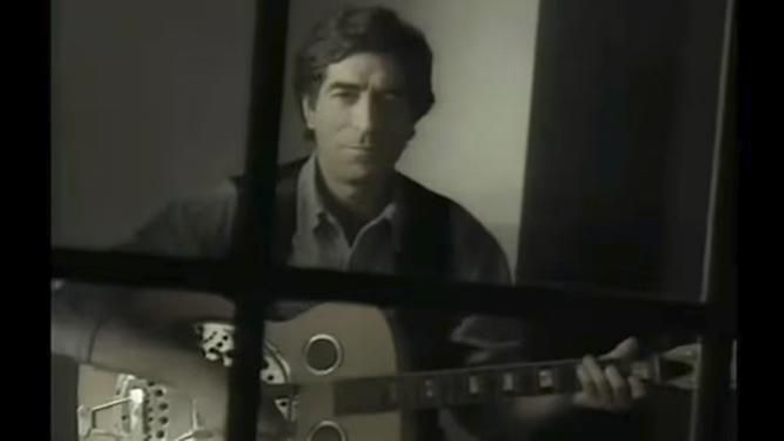 Fotograma del vídeoclip del tema "Y nos dieron las diez"