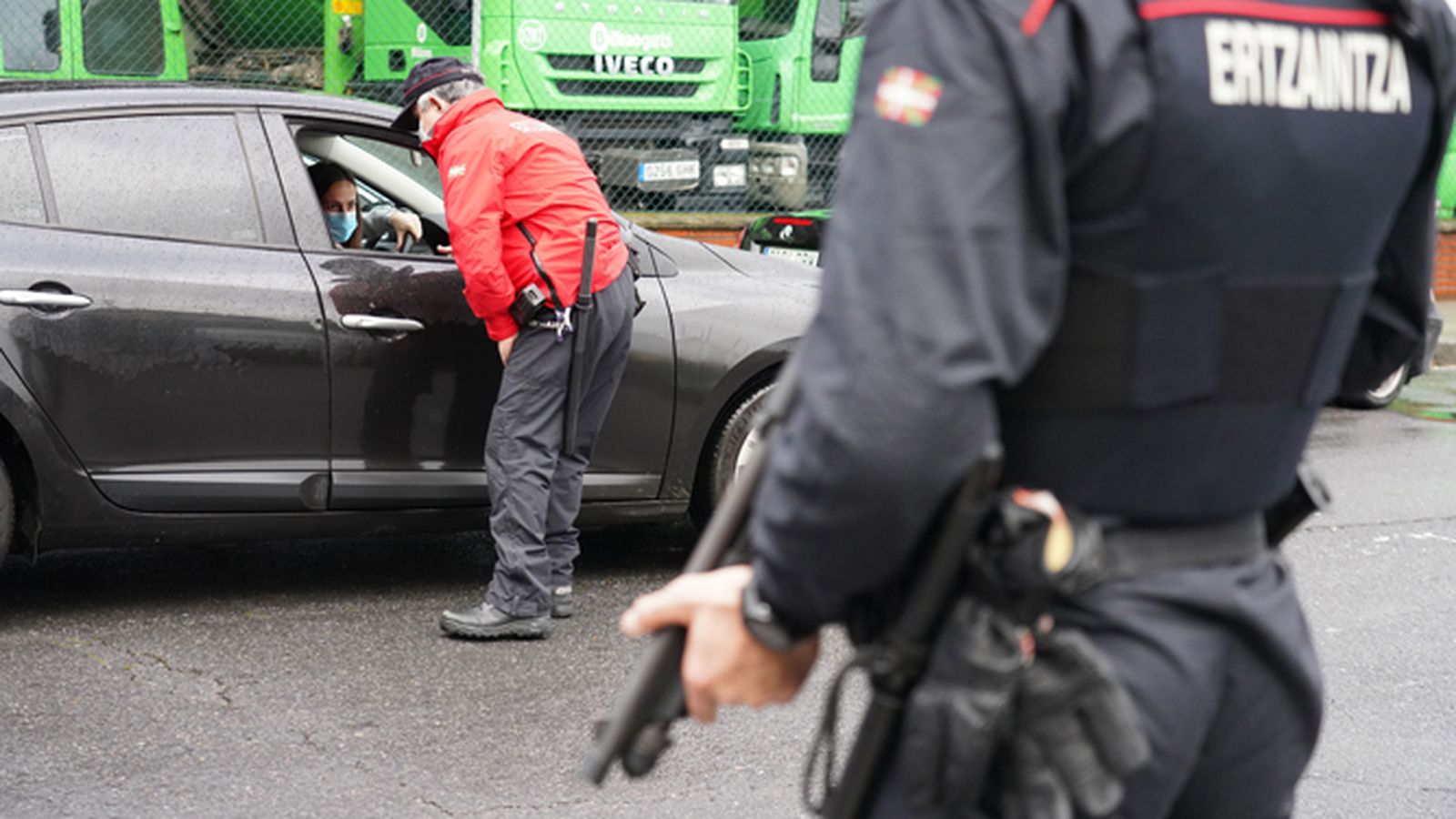 Agentes de la Ertzaintza.
