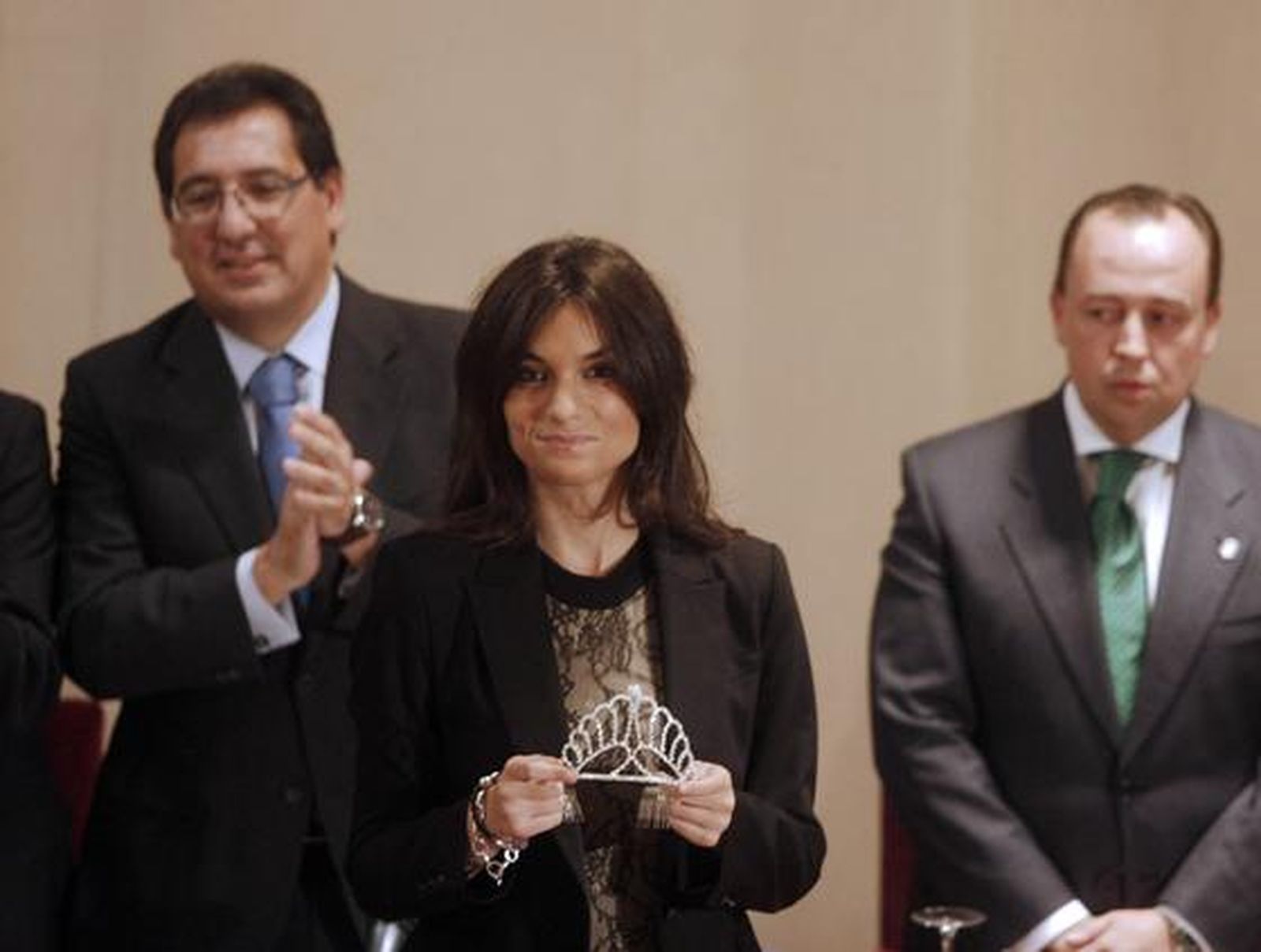 A los tres Reyes Magos los acompañarán Antonio Luque Ortega (Heraldo), Carmen de Bernardo Carrero (Palas Atenea), Miguel Cruz Giráldez (Mago de la Ilusión), José Domingo Pérez Gaviño (Gran Visir) y Belén Bellido Delgado (Estrella de la Ilusión).  

Foto: B. Vargas