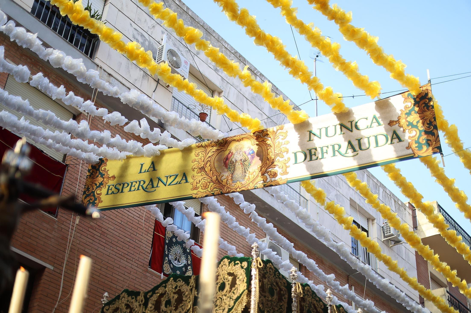 Imágenes de la procesión extraordinaria de la Virgen de la Esperanza por las calles de Huelva