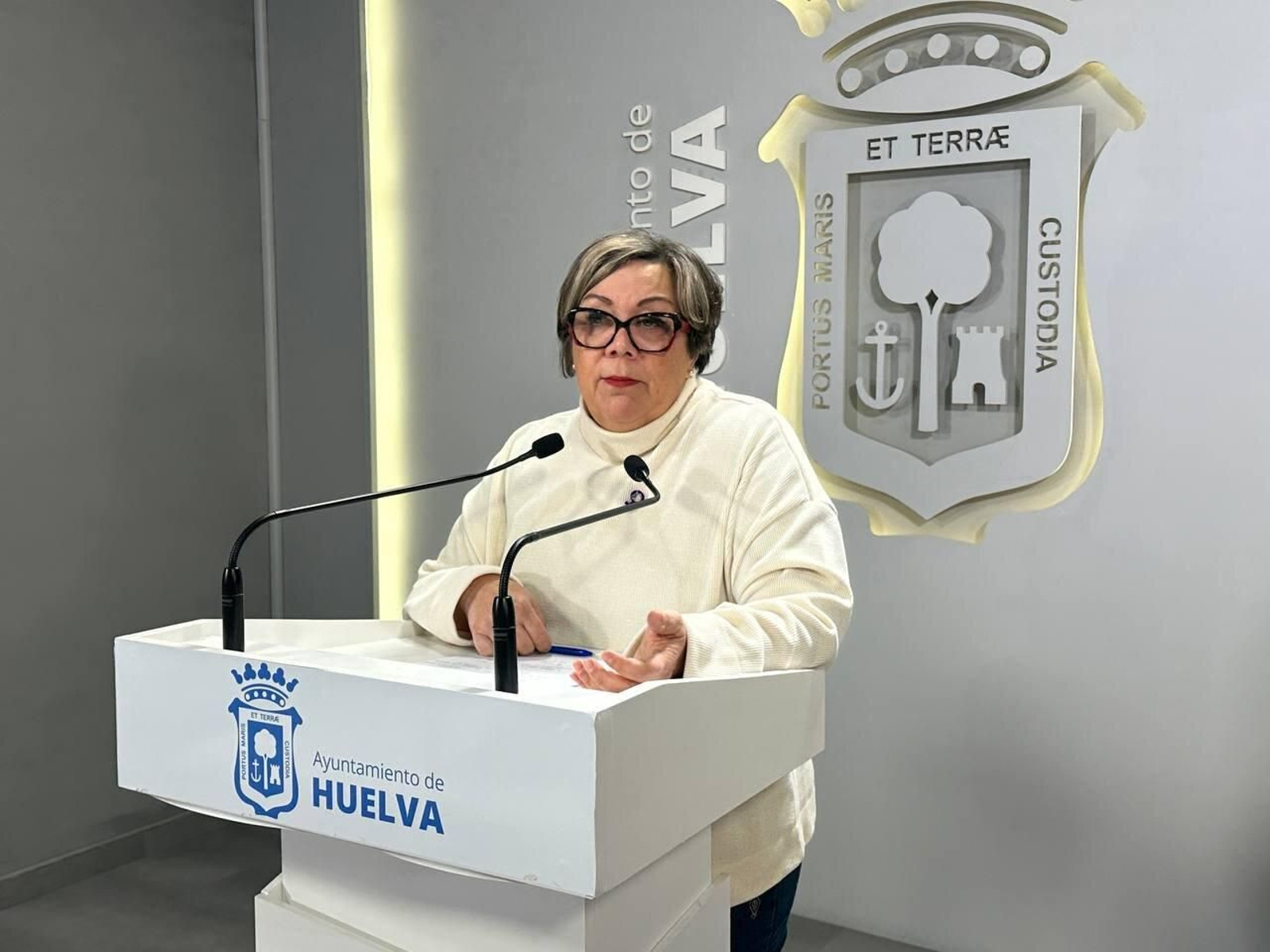 Monica Rossi en rueda de prensa.