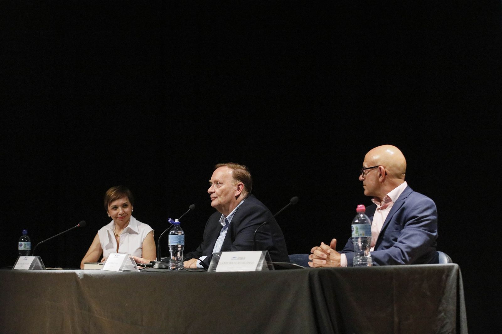 Imágenes del libro "La sombra de los sueños" de Gonzalo Giner