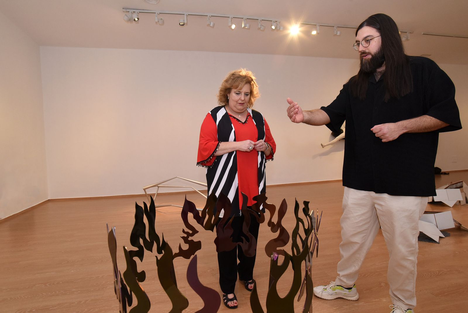 El espacio para artistas jóvenes de Condes de Gabia acoge la propuesta escultórica del malagueño Fernando G. Méndez