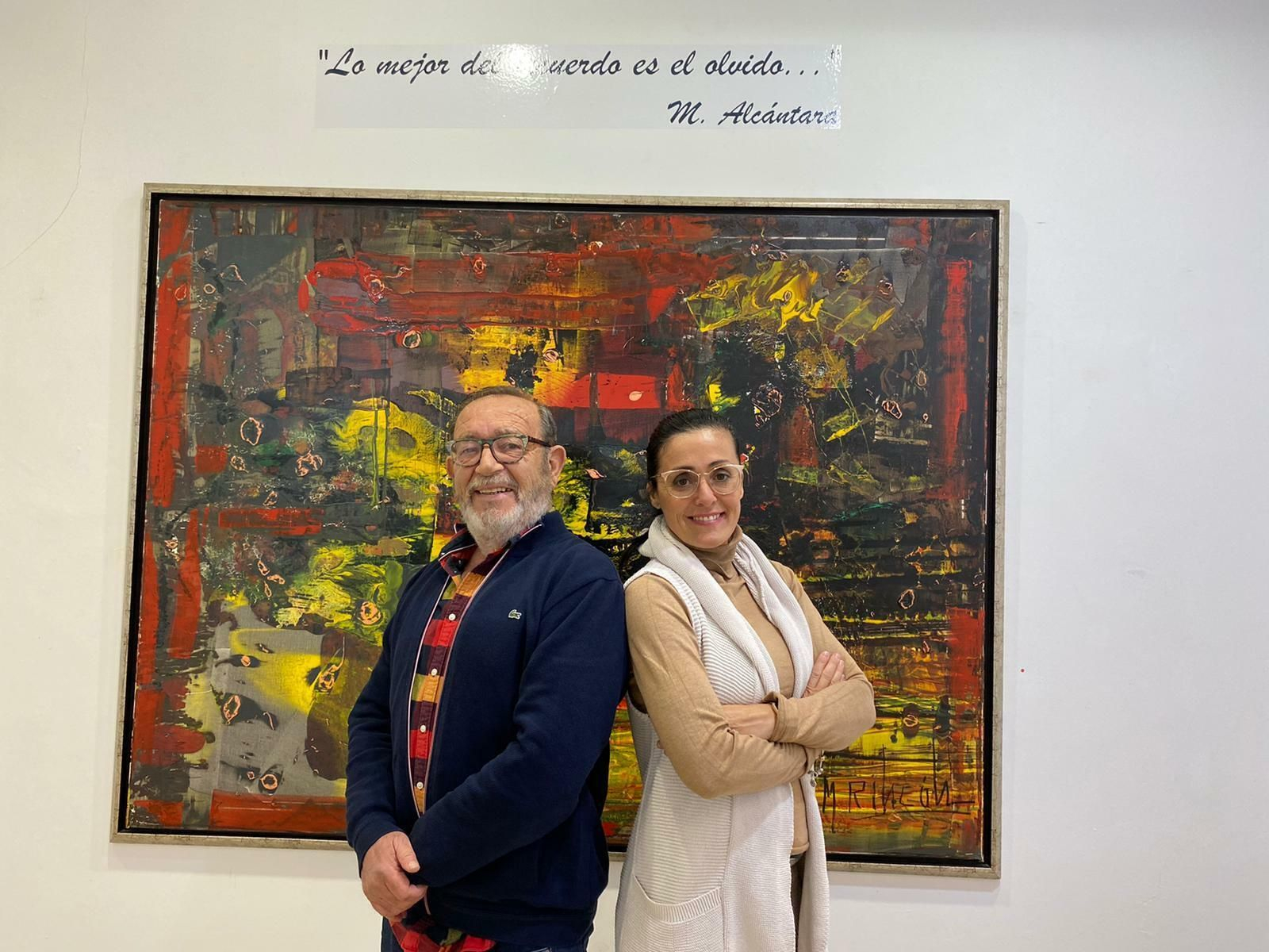 Manolo Rincón y Pepa Moreno, con un cuadro de Art Collection.