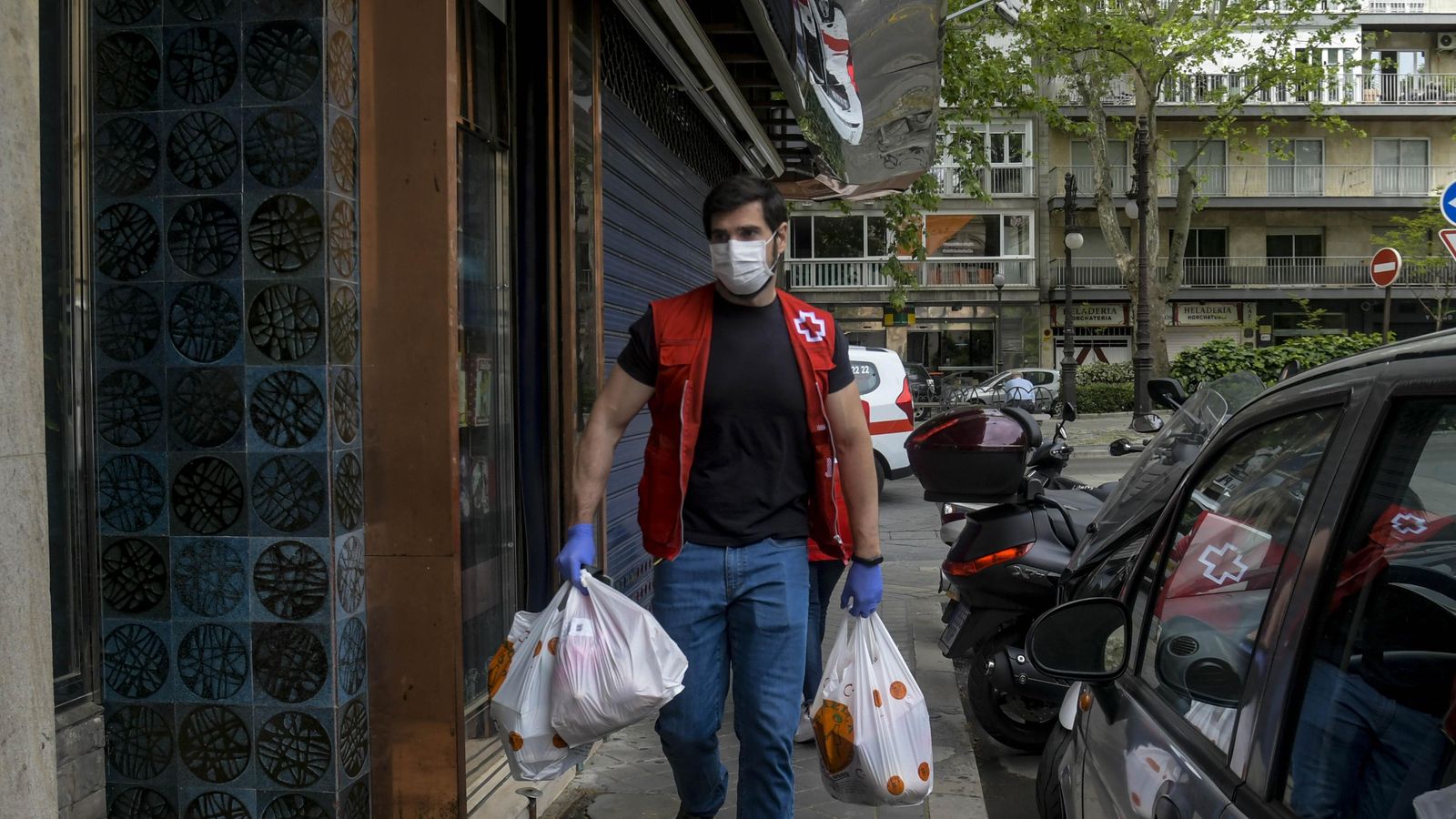 Numerosos voluntarios trabajan con la institución humanitaria.