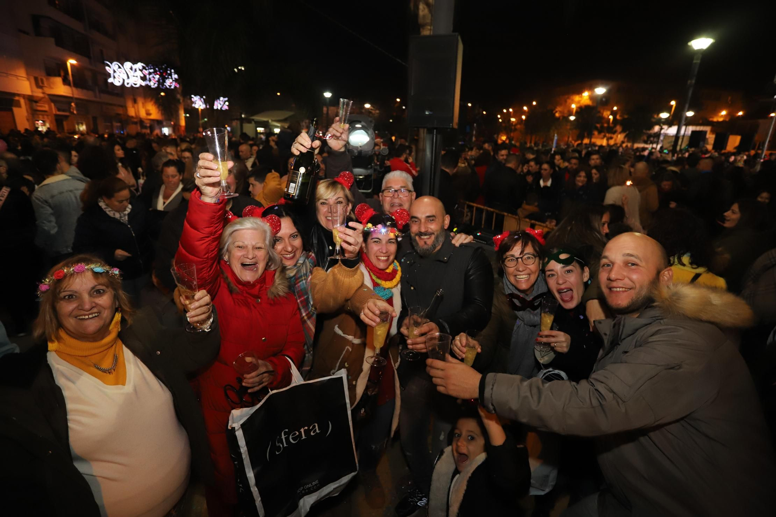 Imágenes de las campanadas de fin de año y las uvas en la plaza Houston