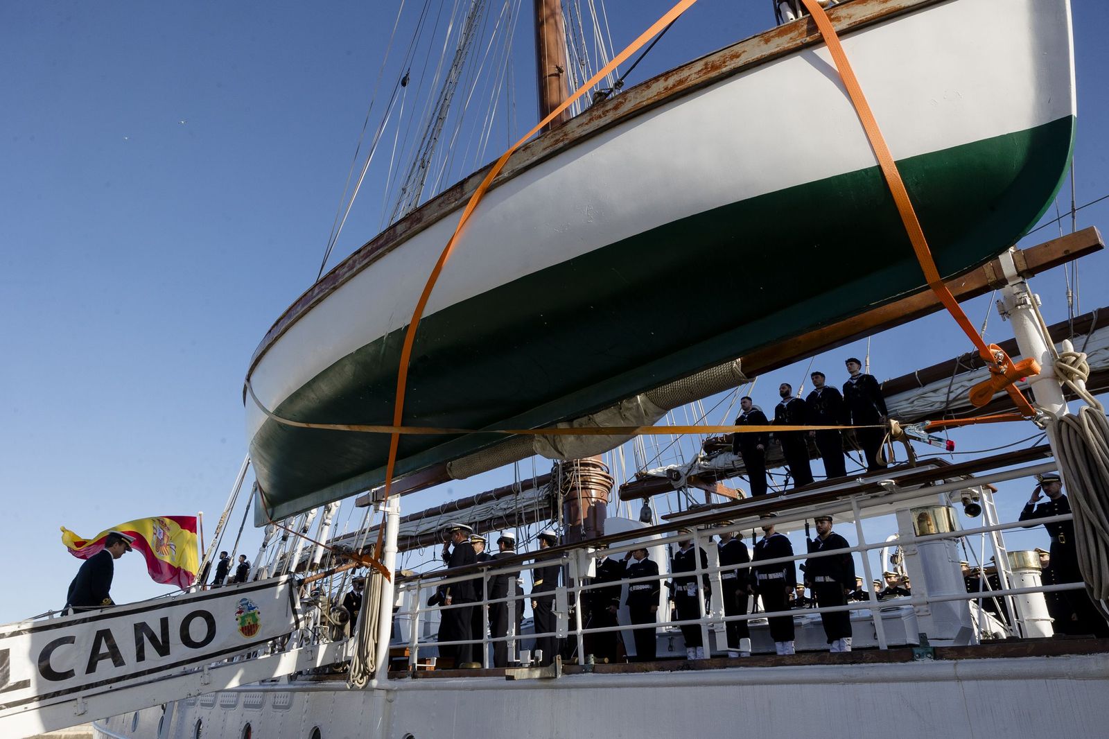 Las imágenes de la despedida del Juan Sebastián de Elcano