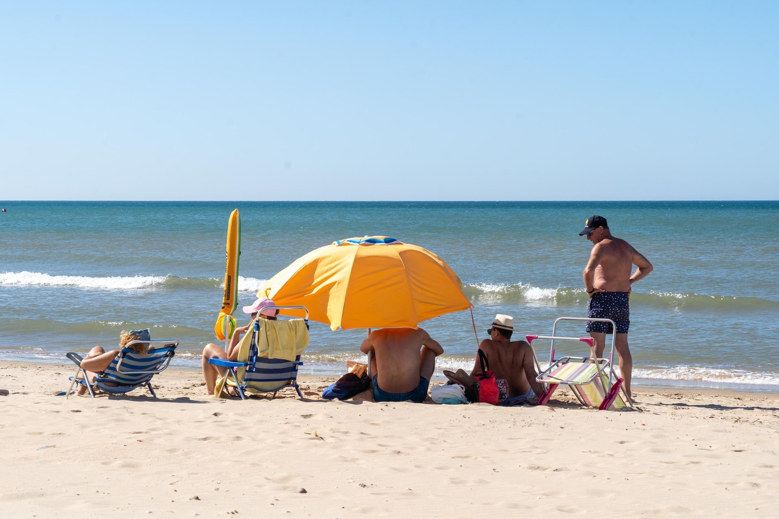La Playa de la Bota este domingo, soleada, viva&nbsp;y&nbsp;con&nbsp;brisa