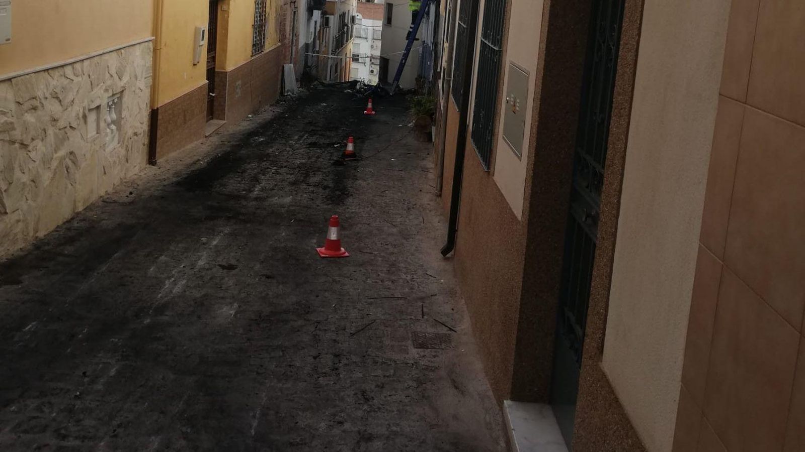 Estado actual de la calle a primera hora de la mañana del 28 de agosto.