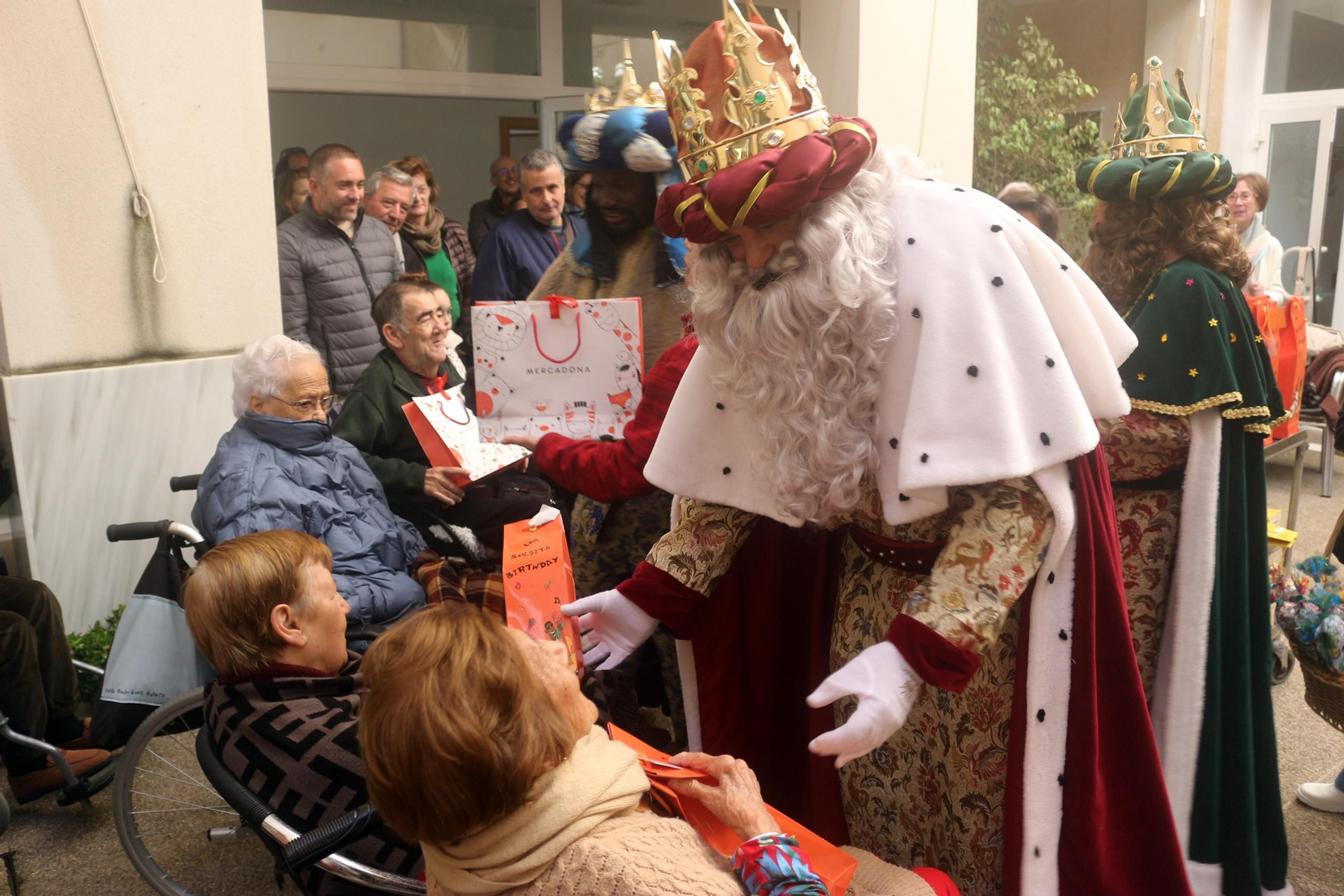 Visita de los Reyes a la Residencia Vedruna
