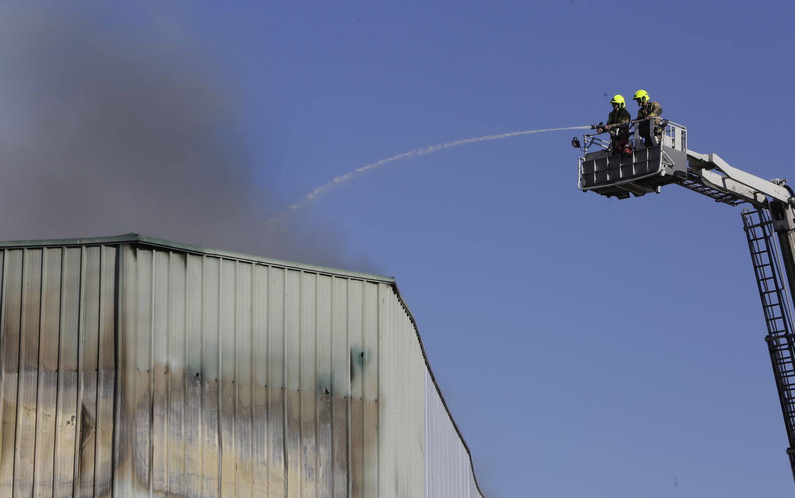 Incendio en el polígono de Fuente del Rey