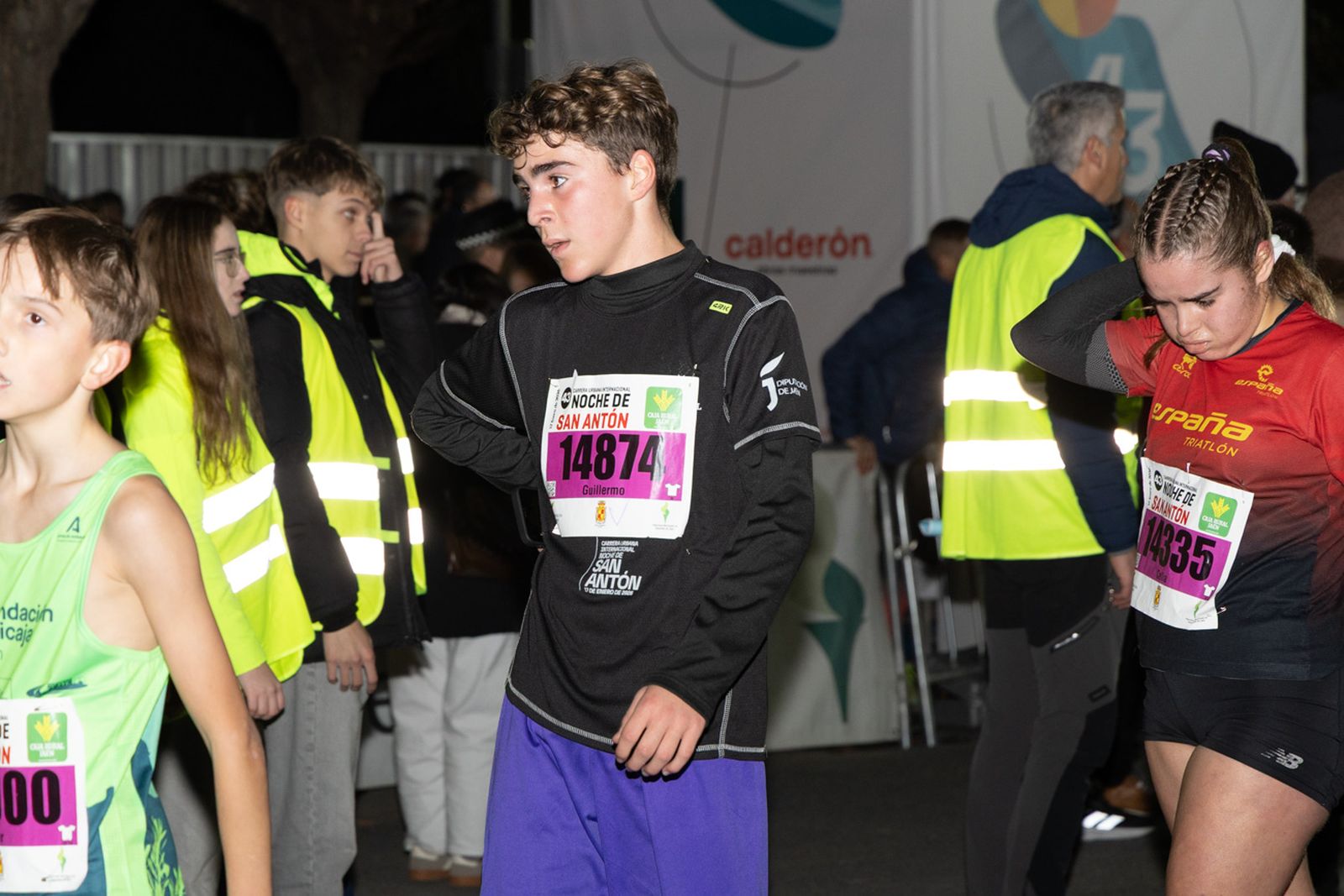 En imágenes: 2.000 atletas brillan con luz propia en la infantil de la Carrera de San Antón 2026
