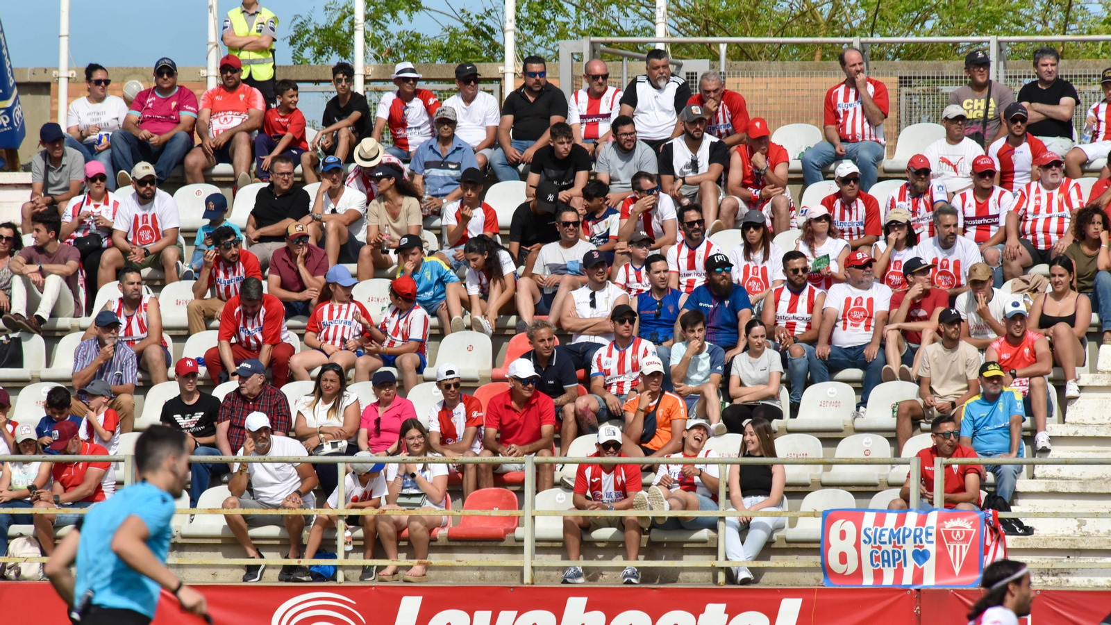 Fotos de la afición durante el Algeciras CF - AD Merída en el estadio municipal de Algeciras