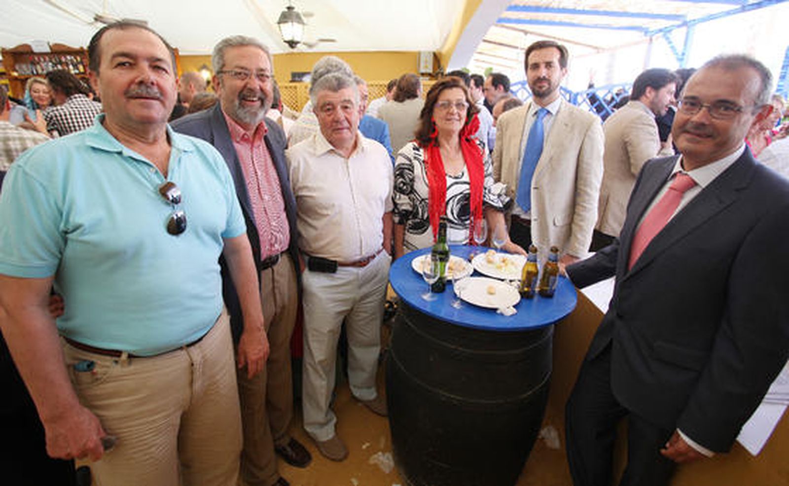 El empresario Jesús Herrera; José R. Alonso, ‘número 2’ de la candidatura del Foro Ciudadano; el empresario Pedro Herrera; la presidenta del Club Nazaret, Carmen García Galisteo; el director del Club Nazaret, Alejandro Villagrán, y Juan Lozano.

Foto: Vanesa Lobo