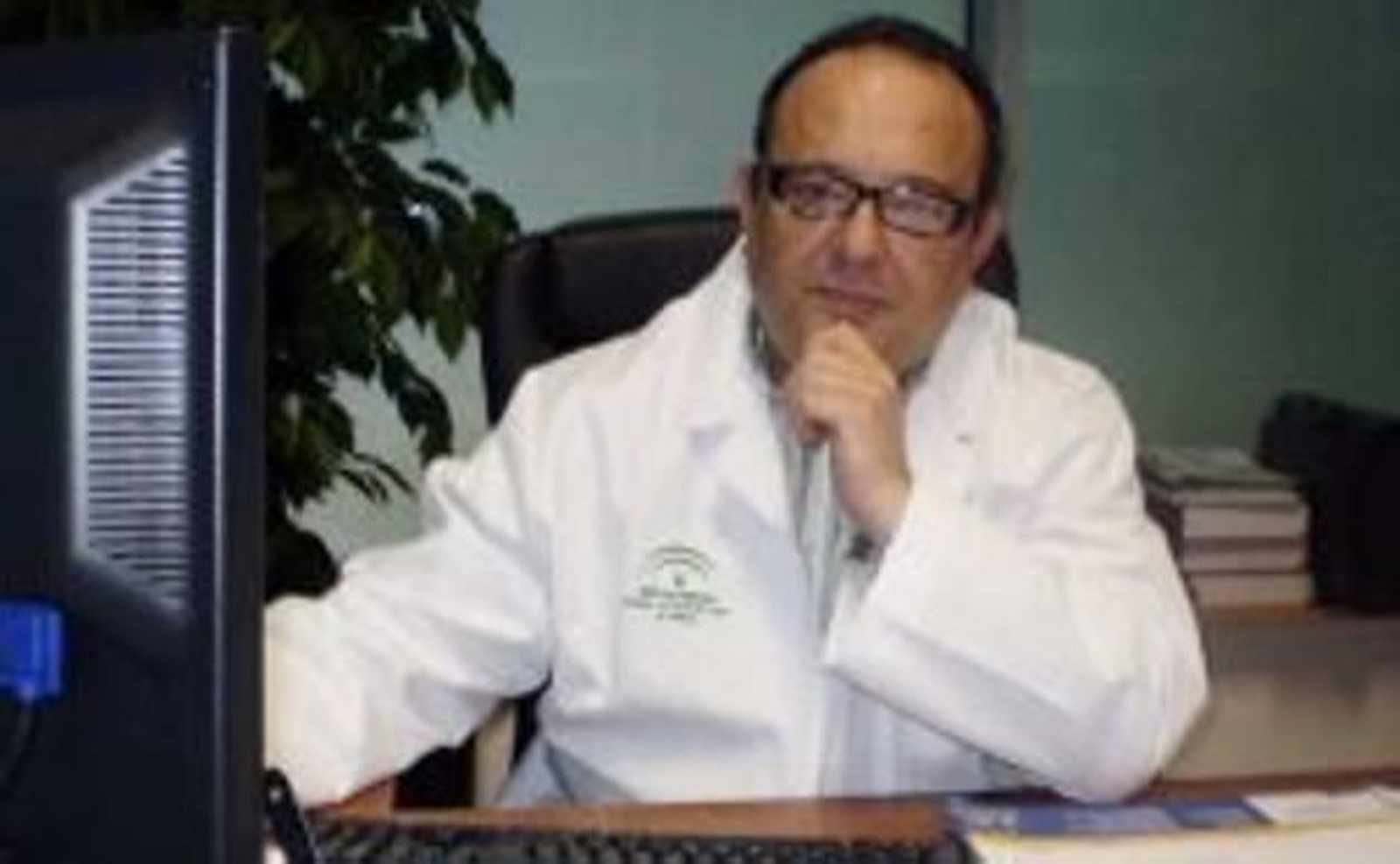 El doctor  José Caba fue declarado Hijo Adoptivo de Berja y tiene una calle junto a su clínica