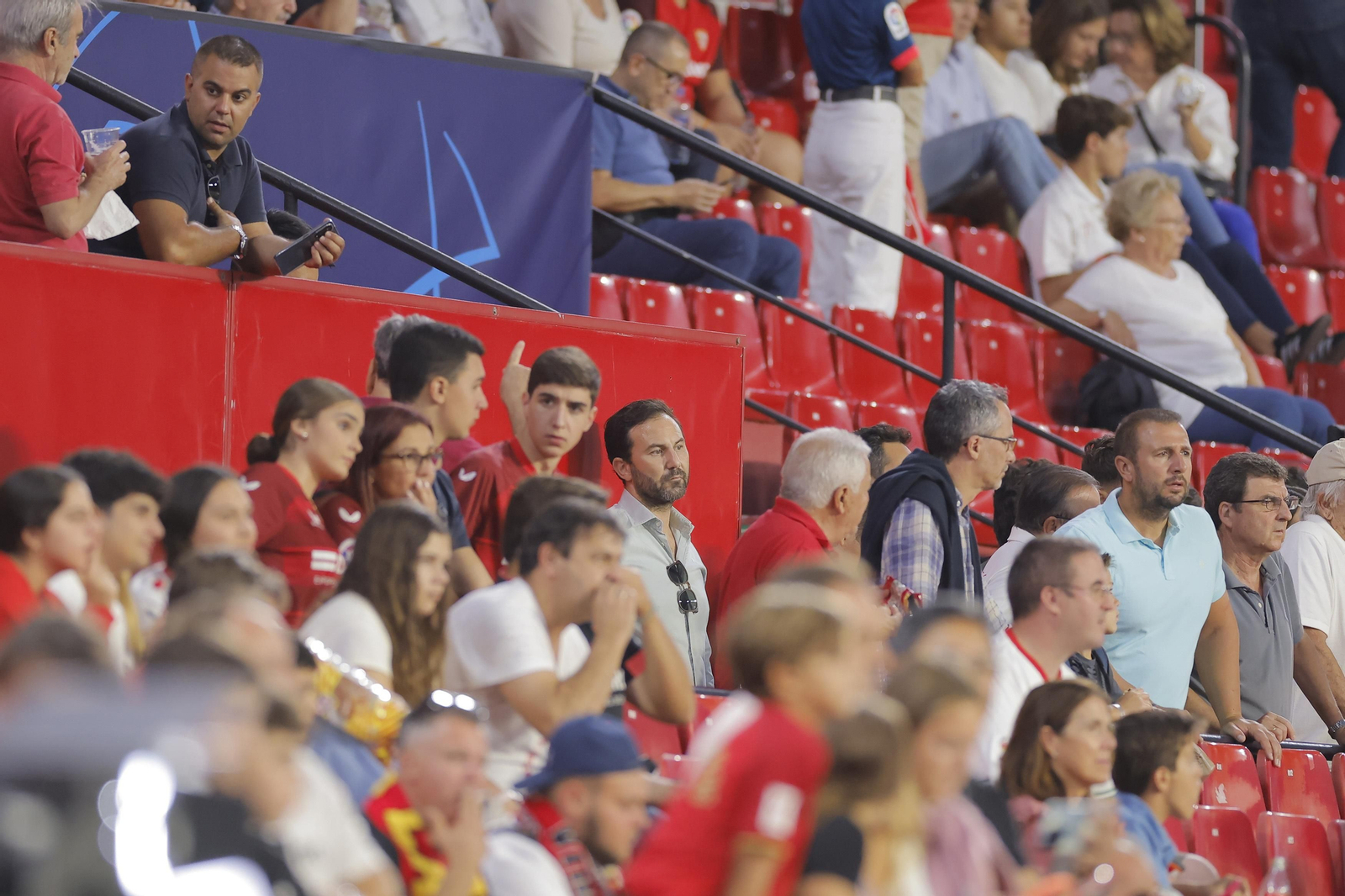 Búscate en las fotos del Sevilla-Lens