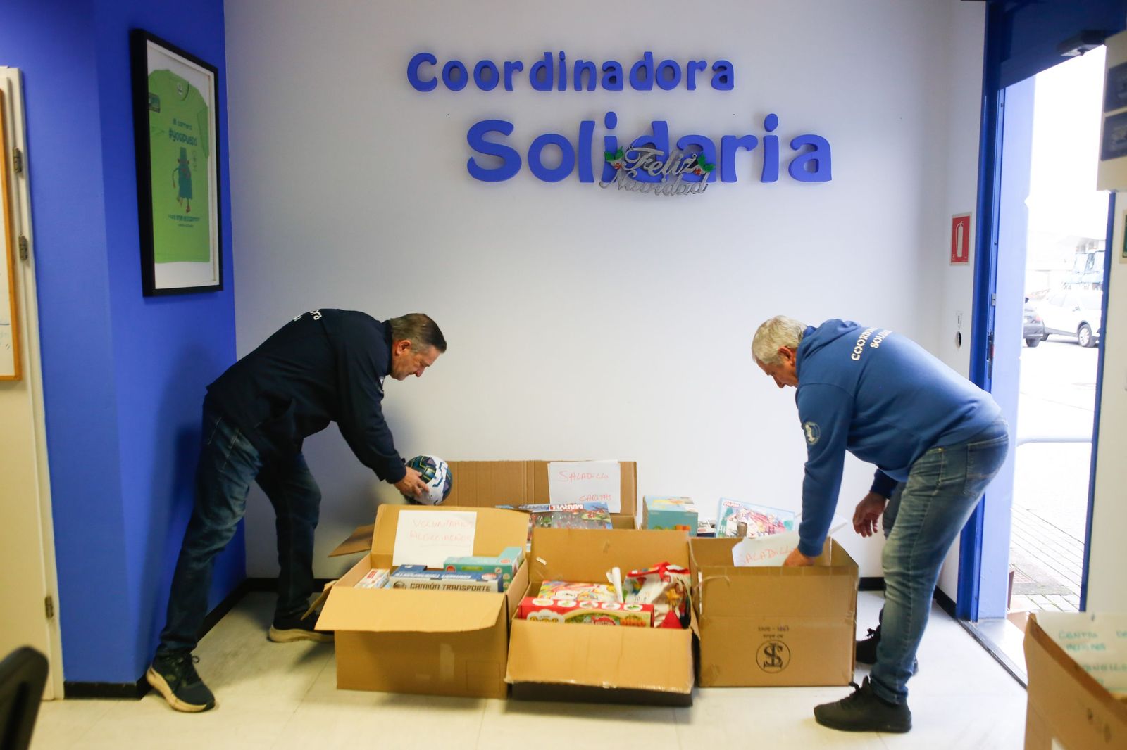 Fotos del reparto de juguetes de la Coordinadora Solidaria del Puerto de Algeciras