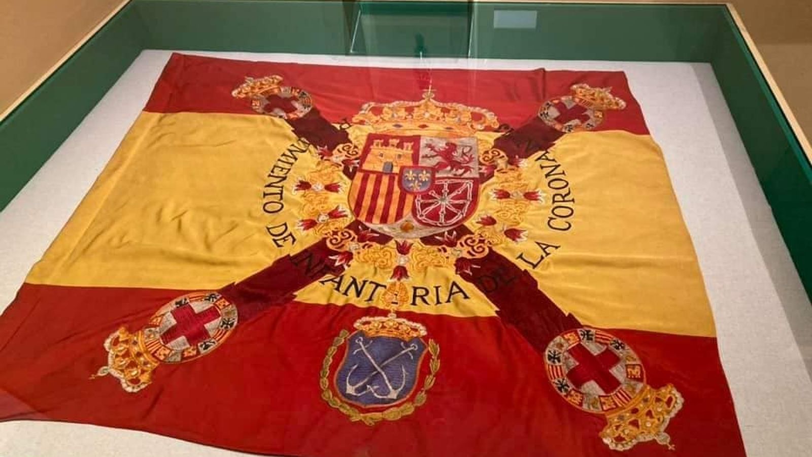Bandera del Regimiento de la Corona