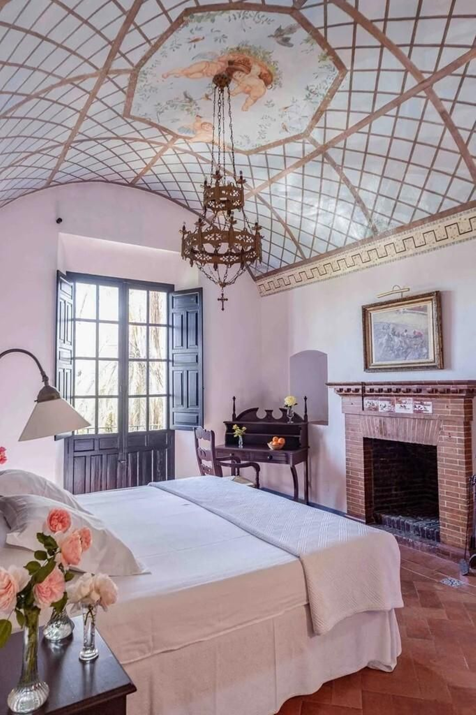 Cuenta con más de una treintena de habitaciones con espectaculares vistas