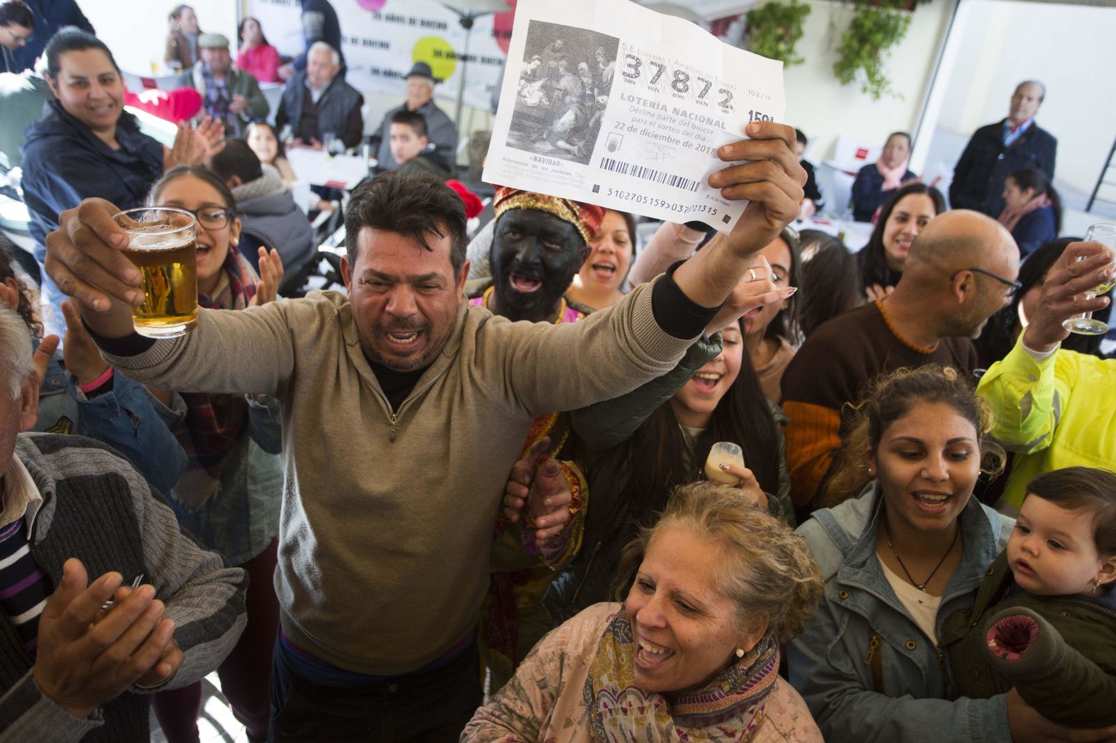 Lebrija celebra su suerte en  la Lotería de Navidad