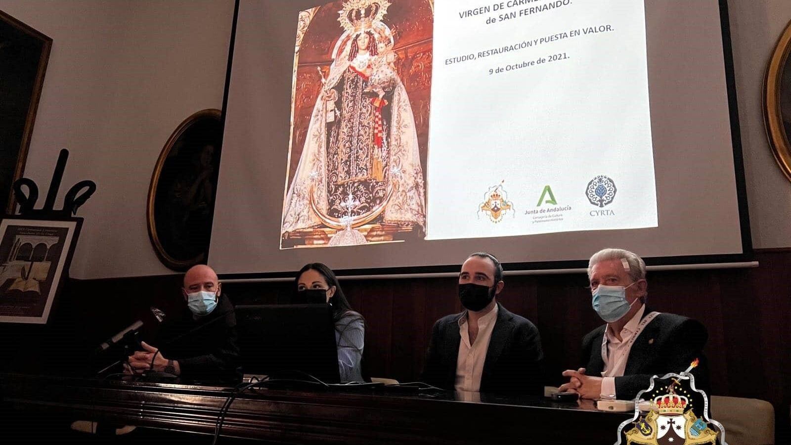 Presentación de la restauración del terno neoclásico de la Patrona.