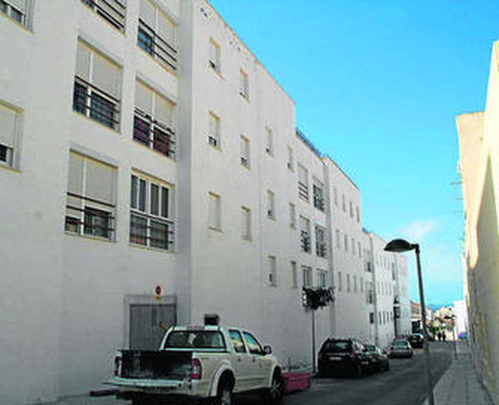 Imagen del edificio de las 54 VPO de Tarifa.