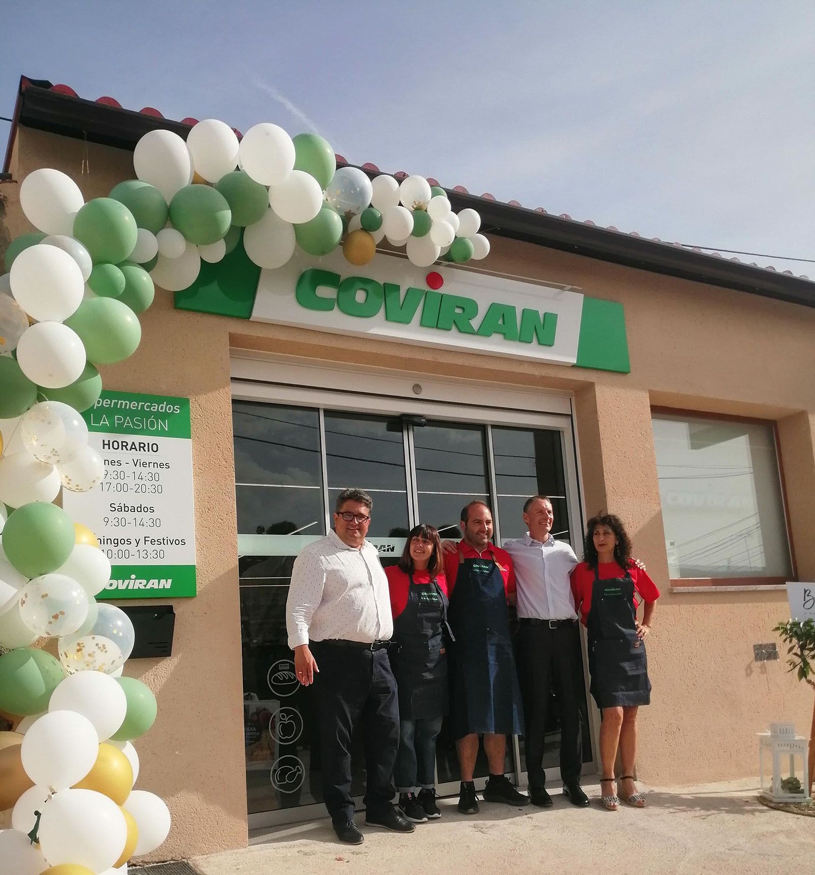 Apertura del supermercado Covirán en la localidad de Andavías, en Zamora