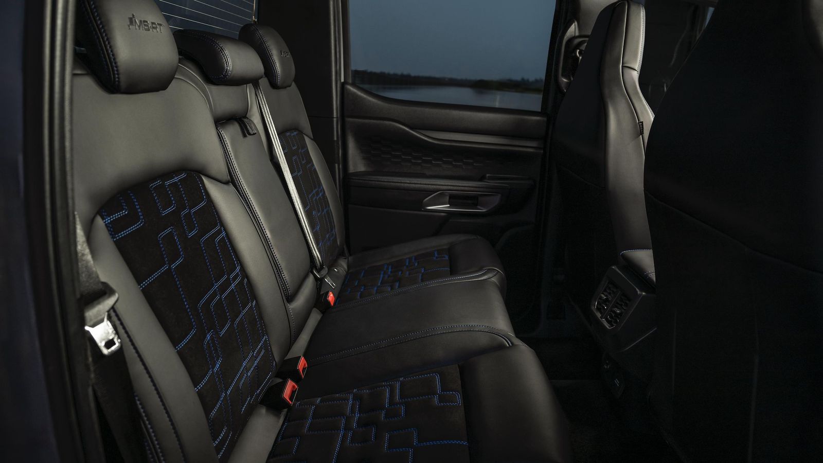 Este MS-RT sólo se venderá en configuración de doble cabina -los Ford Ranger tienen otras de cabina simple y supercab- y, por tanto, con cinco plazas.