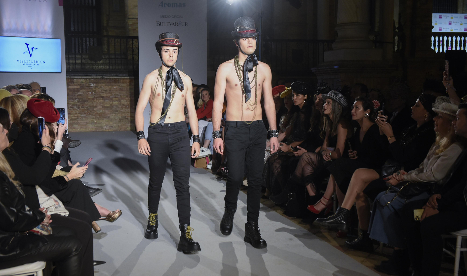 El desfile de Vivascarrión en la pasarela de novia e invitada SIQ 2022, todas las fotos