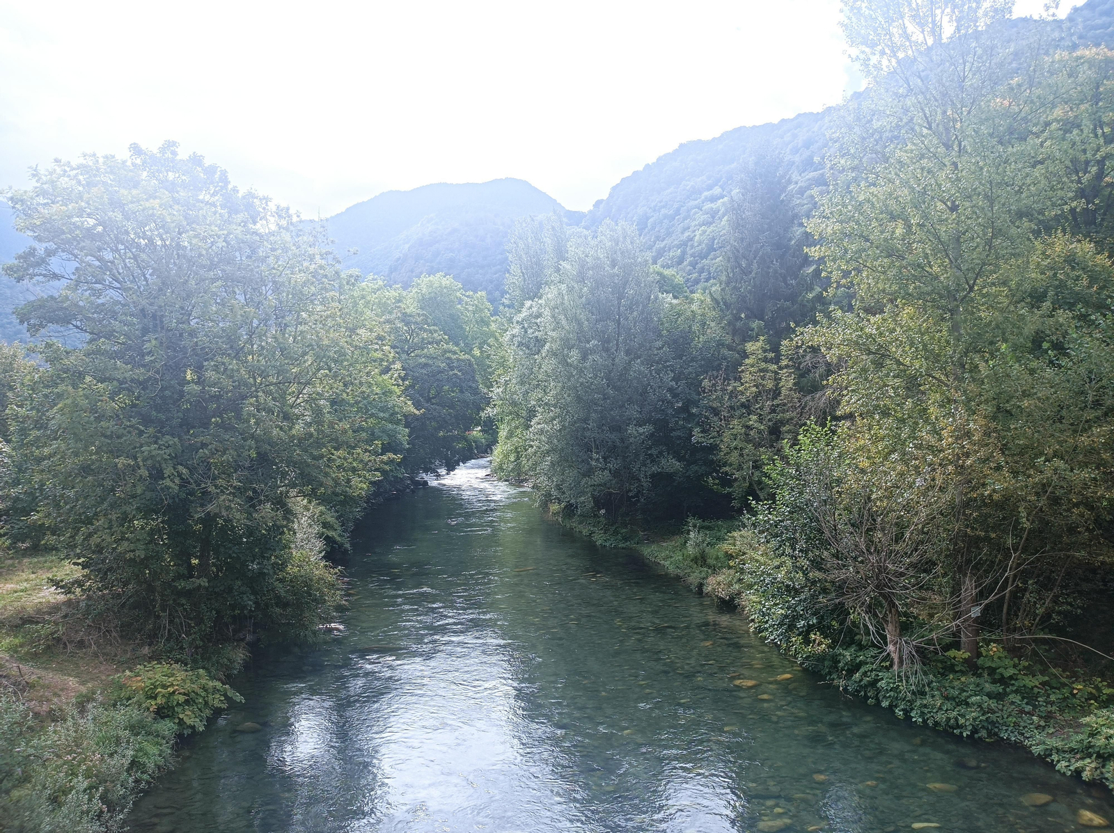 Cruzamos el río Garona en el puente que hay en Fos.