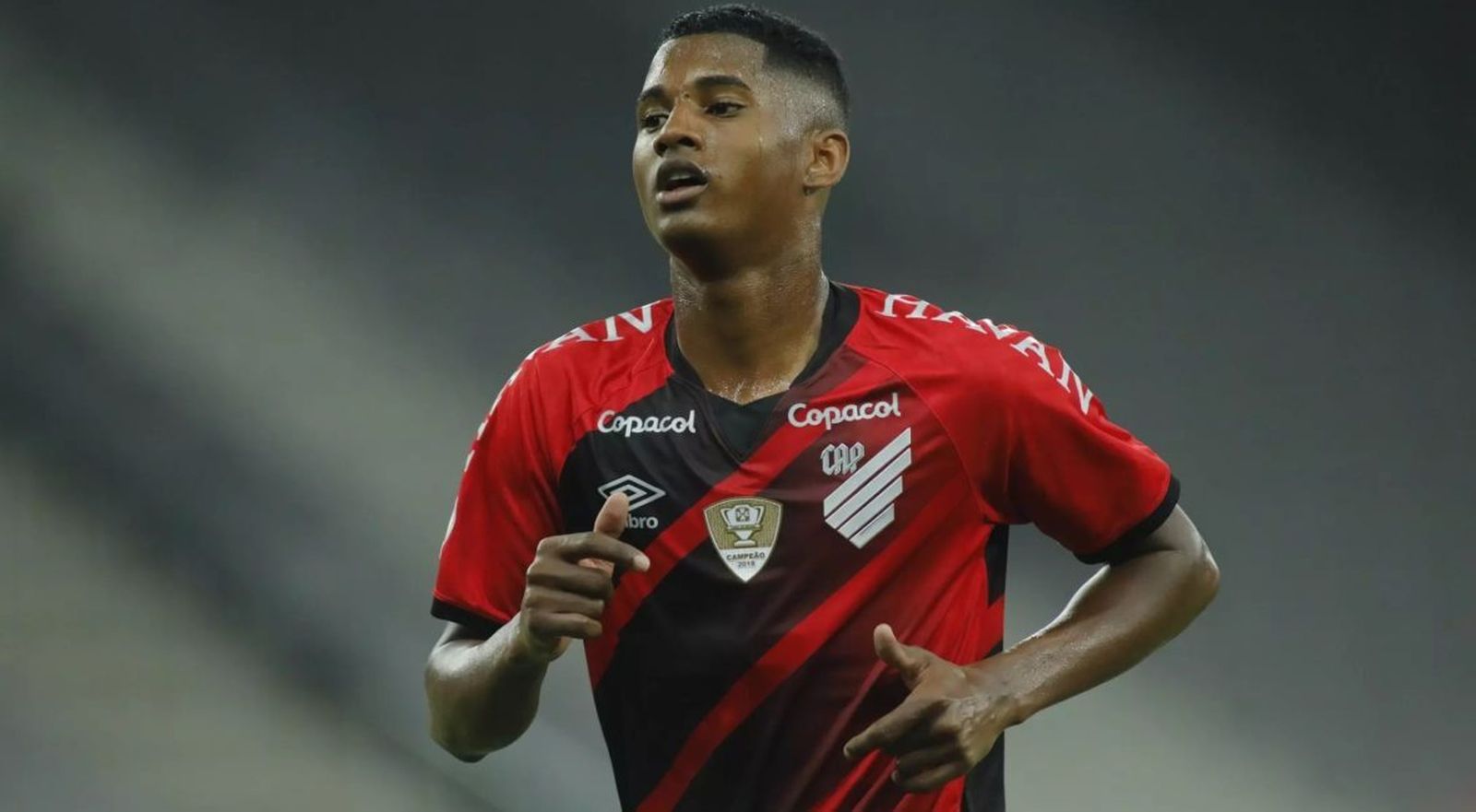 Abner Vinícius, con el Athletico Paranaense.
