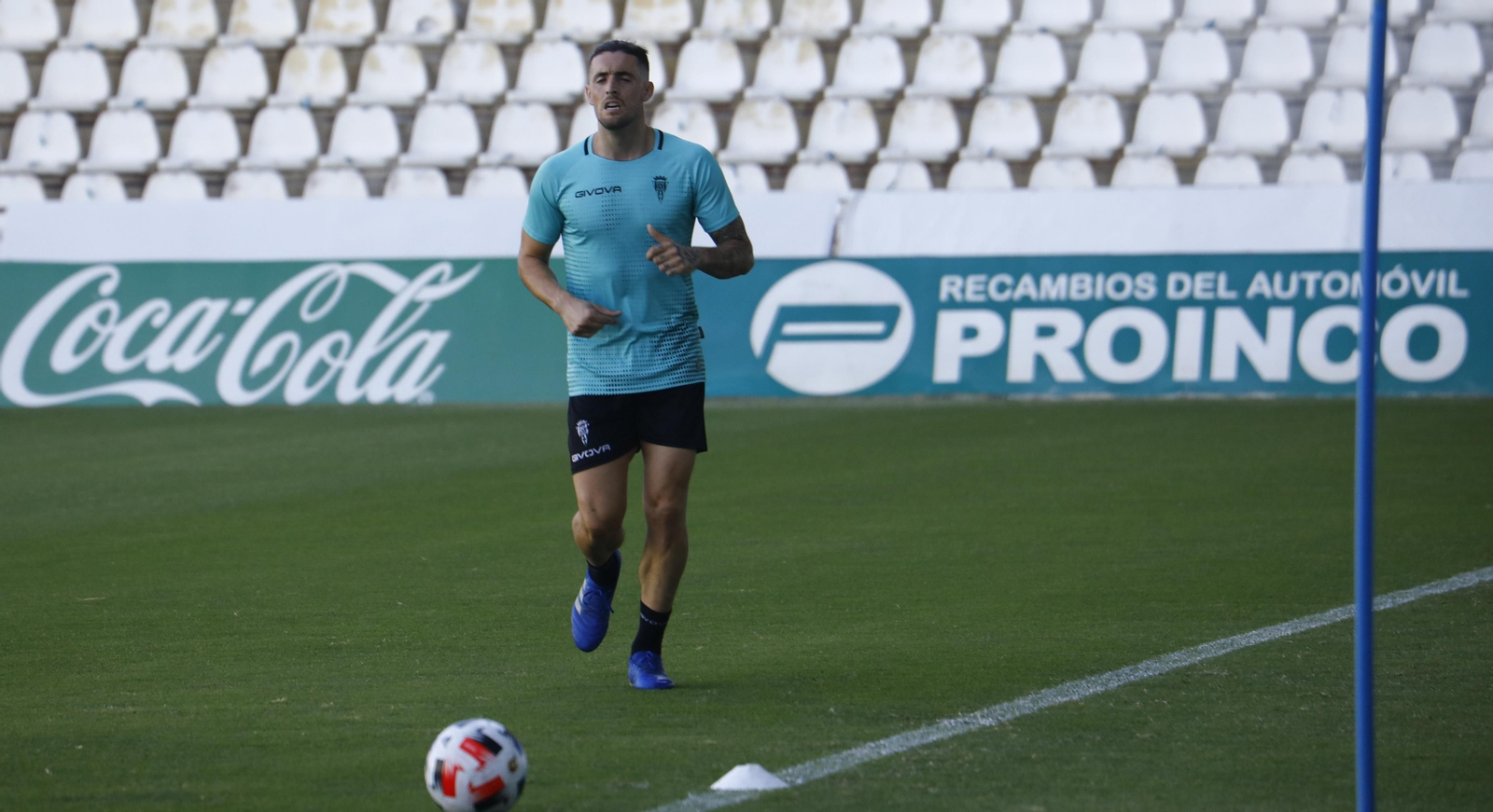 Samu Delgado se ejercita al margen del grupo en El Arcángel.