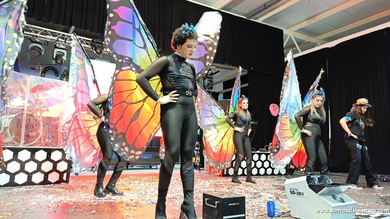 Marta no logra apagar la llama del Carnaval en Albox que llenó de magia el Centro de Agua y Salud