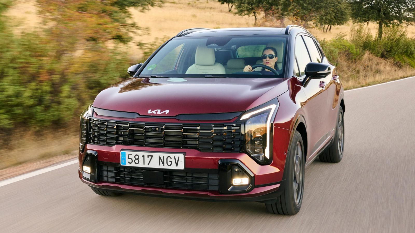 Son dos las versiones del motor 1.6 de gasolina sin electrificar: una de 150 CV, disponible con tracción delantera y cambio manual o automático: y otra de 180 CV, sólo con esta última caja y tracción total.