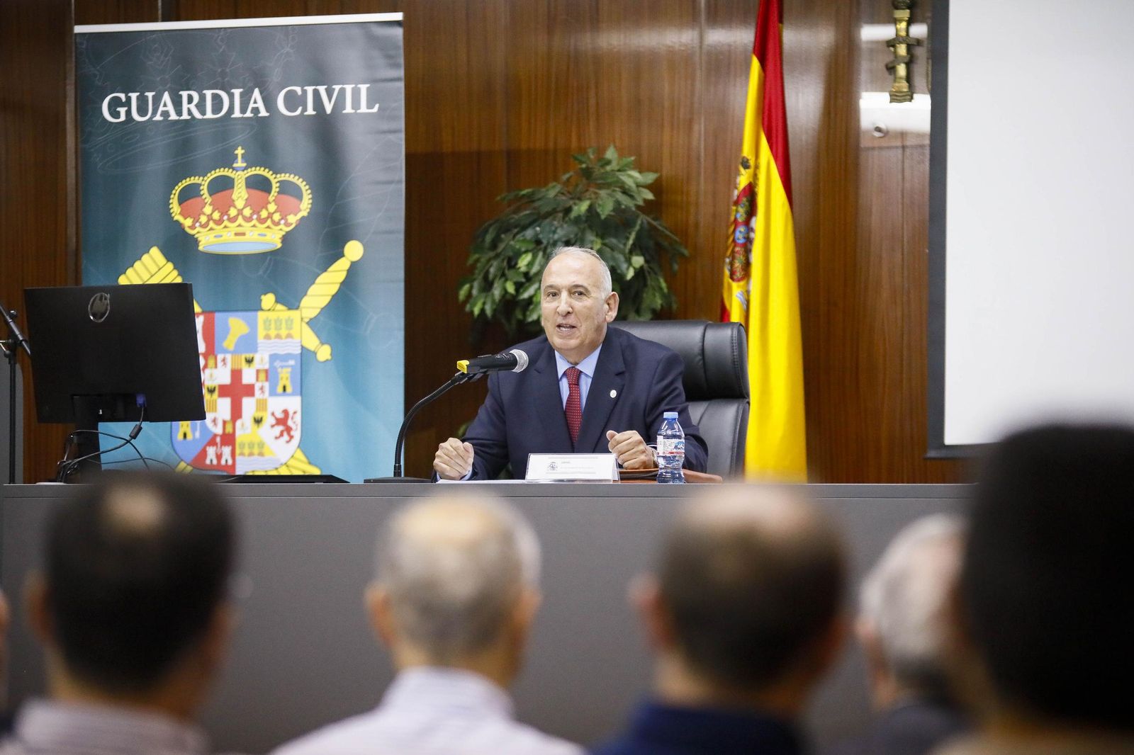 Las imágenes de la charla de Jesús Narciso Núñez Calvo sobre 'La creación de la Guardia Civil como nuevo modelo de seguridad pública' en Almería
