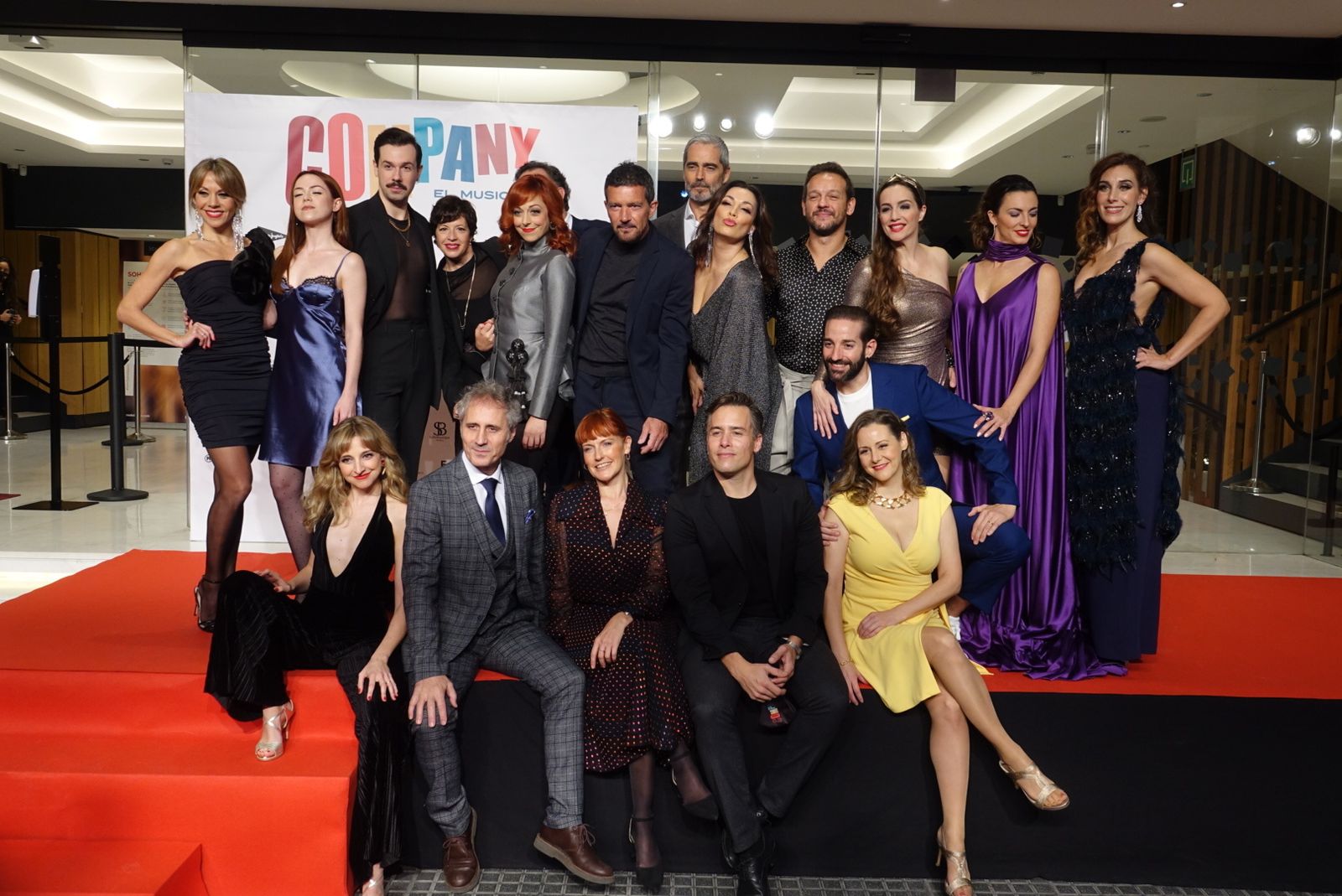 Las fotos de la alfombra roja por el estreno de 'Company' con Banderas en el Teatro del Soho