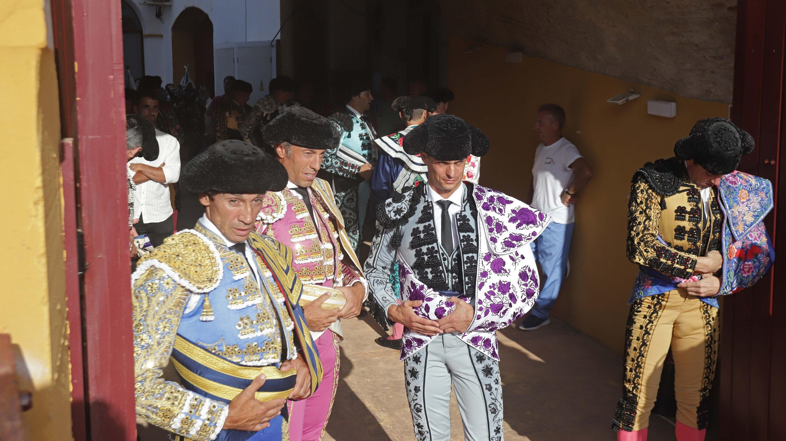 Fotos de la corrida del viernes de la Feria de La Línea: Curro Díaz, Manuel Escribano y David Galván