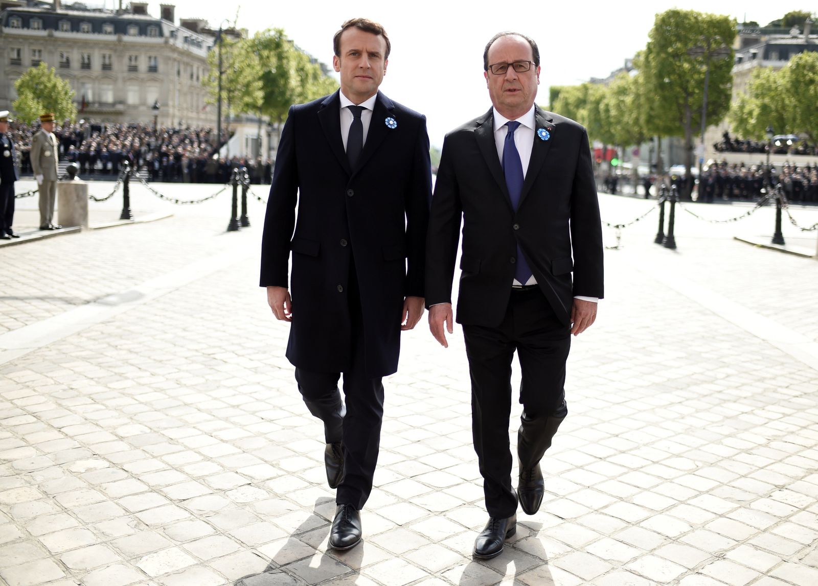 Macron se abre paso con Hollande
