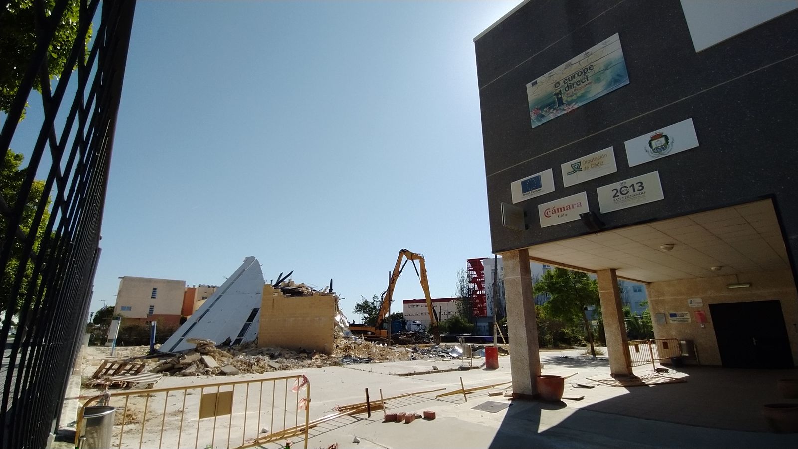 Derribo del IMPI, junto al vivero de empresas.