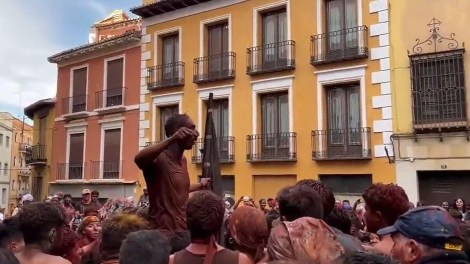 La jura de bandera dedicada a todos los cascamorras en Guadix