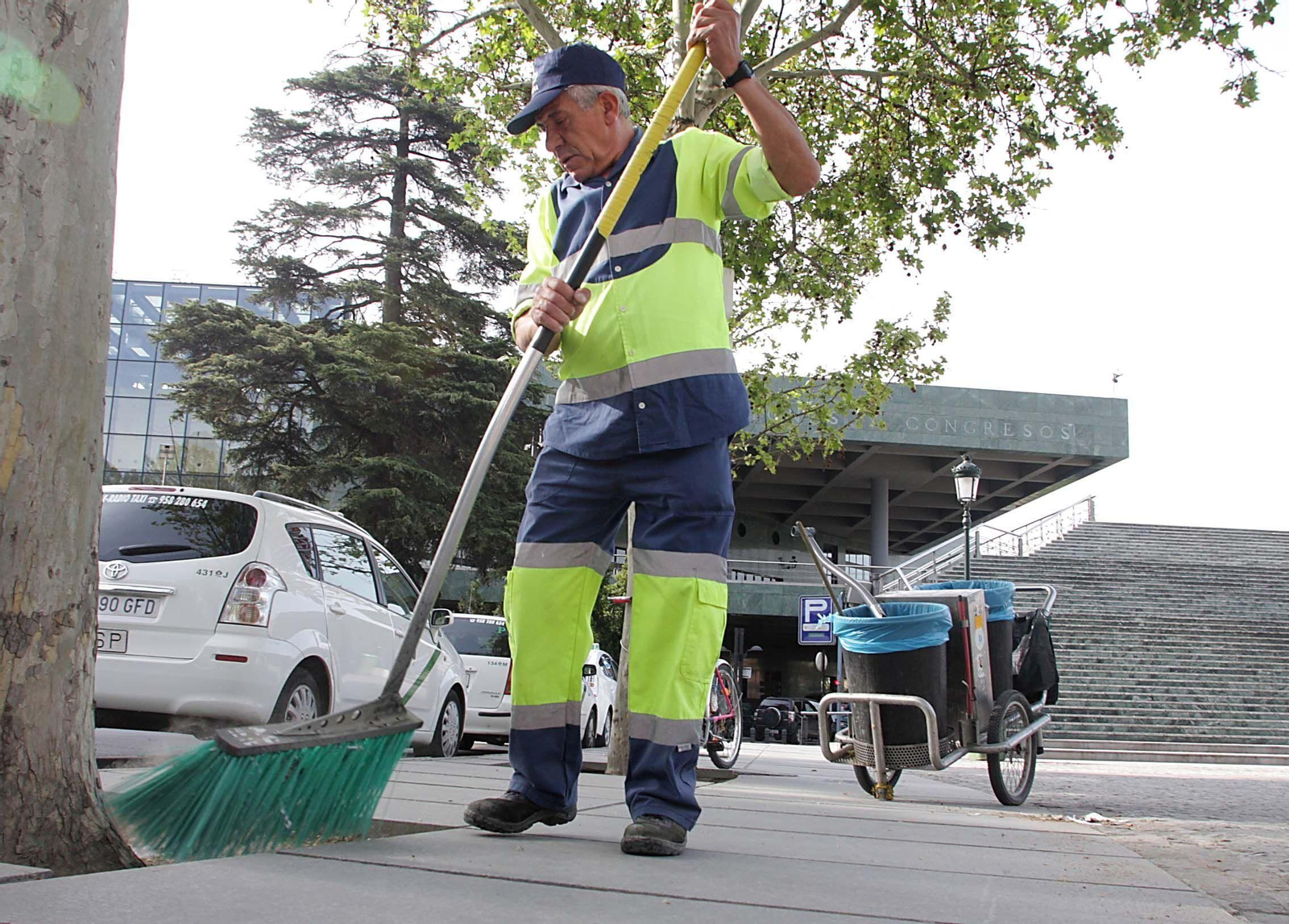 Granada actualiza su ordenanza de limpieza para adaptarla a Europa