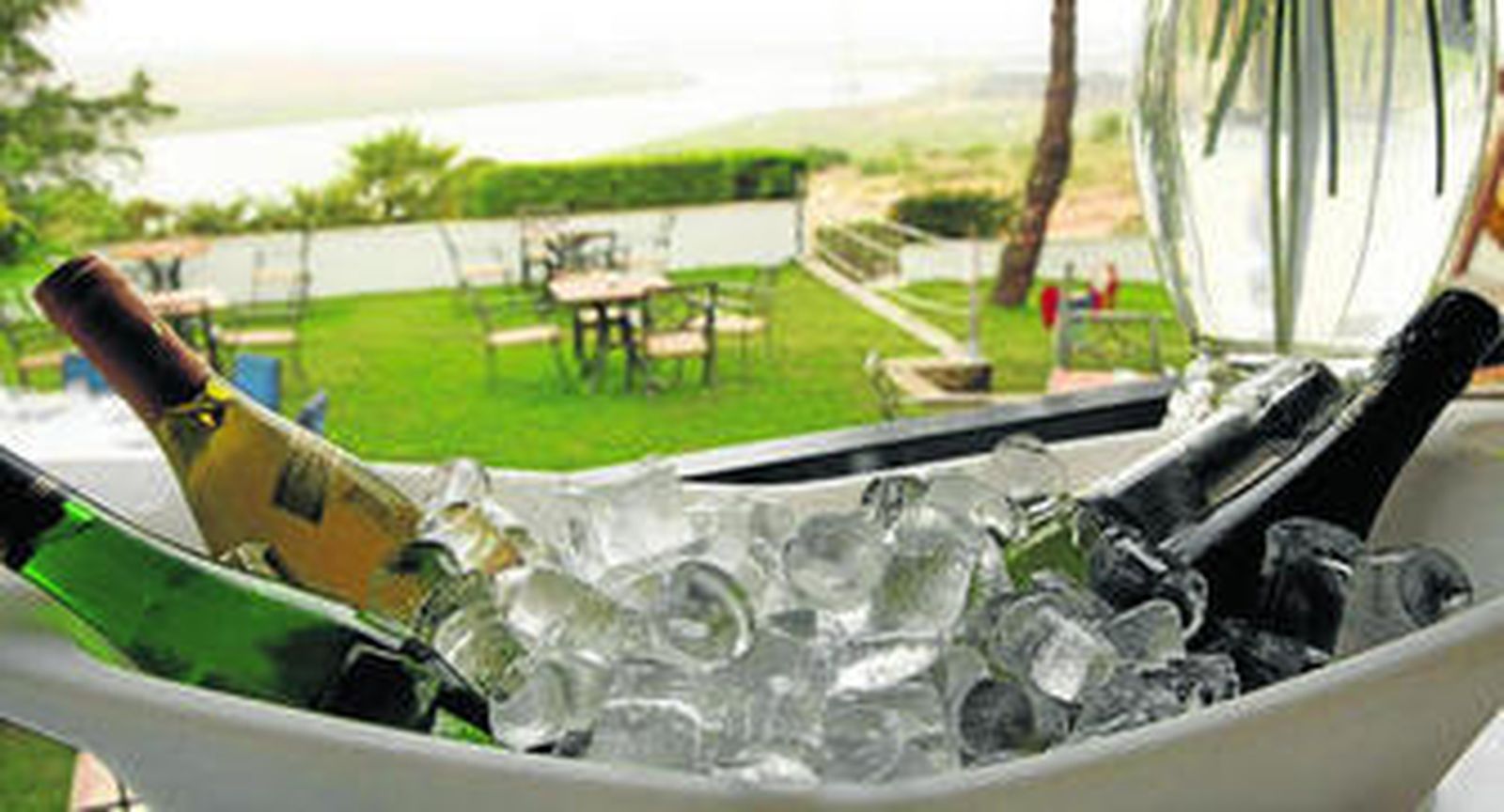 Momentos del 'Open Day' de Bodas celebrado ayer en el Parador ayamontino.