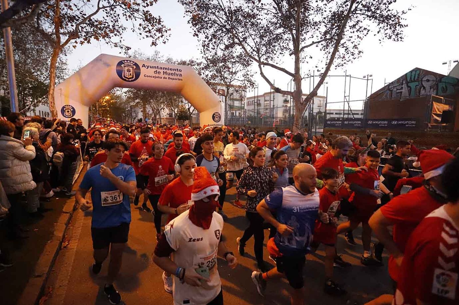 Imágenes de la carrera de San Silvestre en Huelva