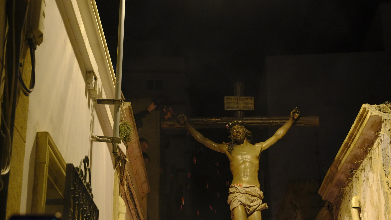 Las mejores imágenes de la Procesión del Perdón, en la noche del Martes Santo en Almería