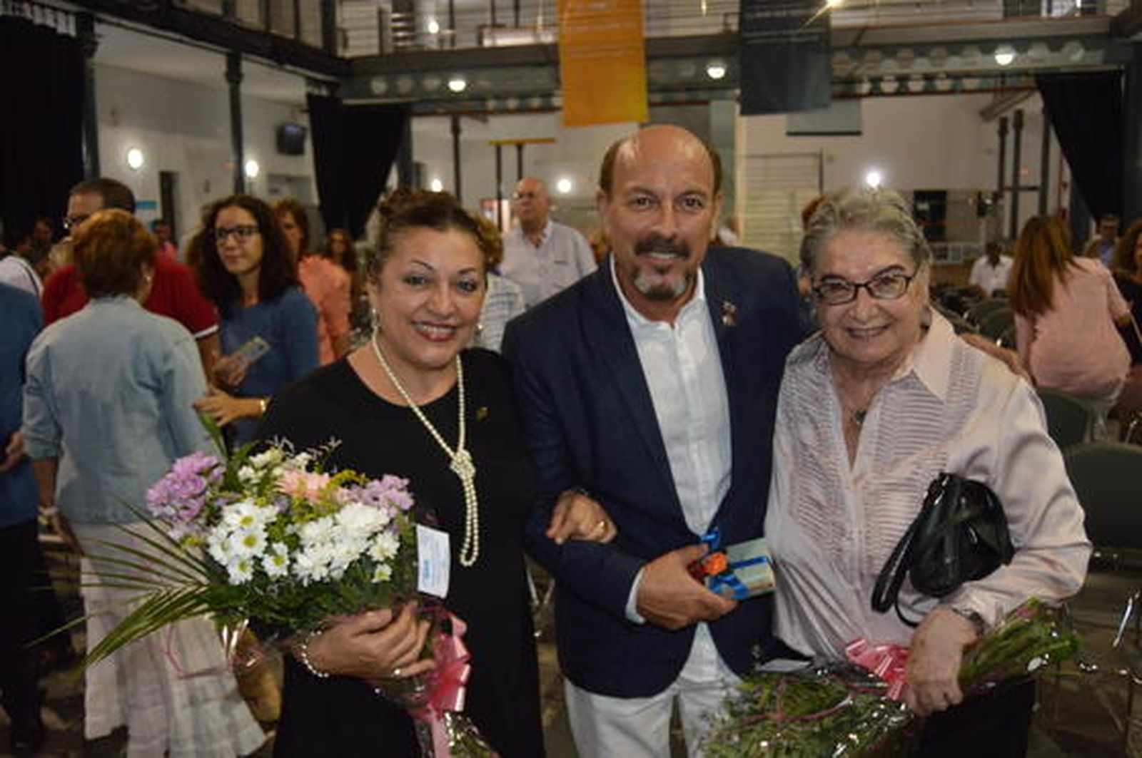 La artista Carmen de la Jara y el compositor Javier Ruibal con Nadia Consolani.

Foto: Ignacio Casas de Ciria