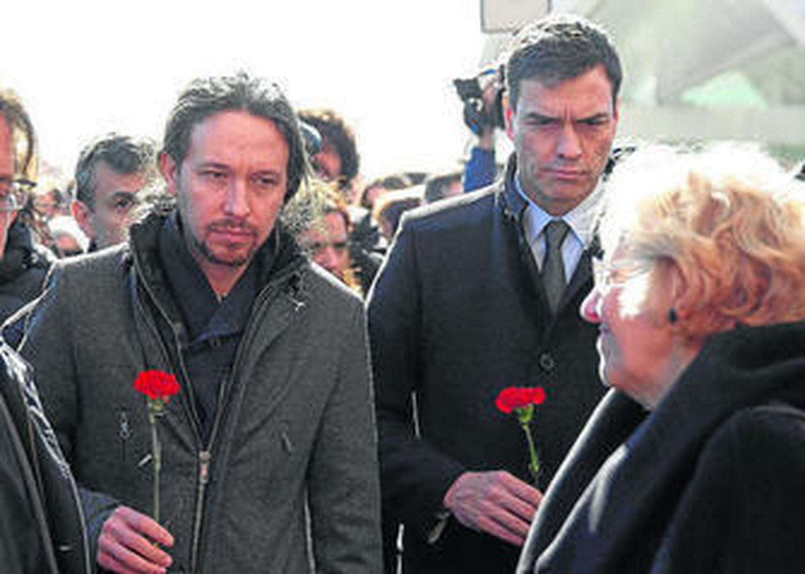 El líder de Podemos, Pablo Iglesias; el del PSOE, Pedro Sánchez, y la alcaldesa de Madrid, Manuela Carmena, ayer.