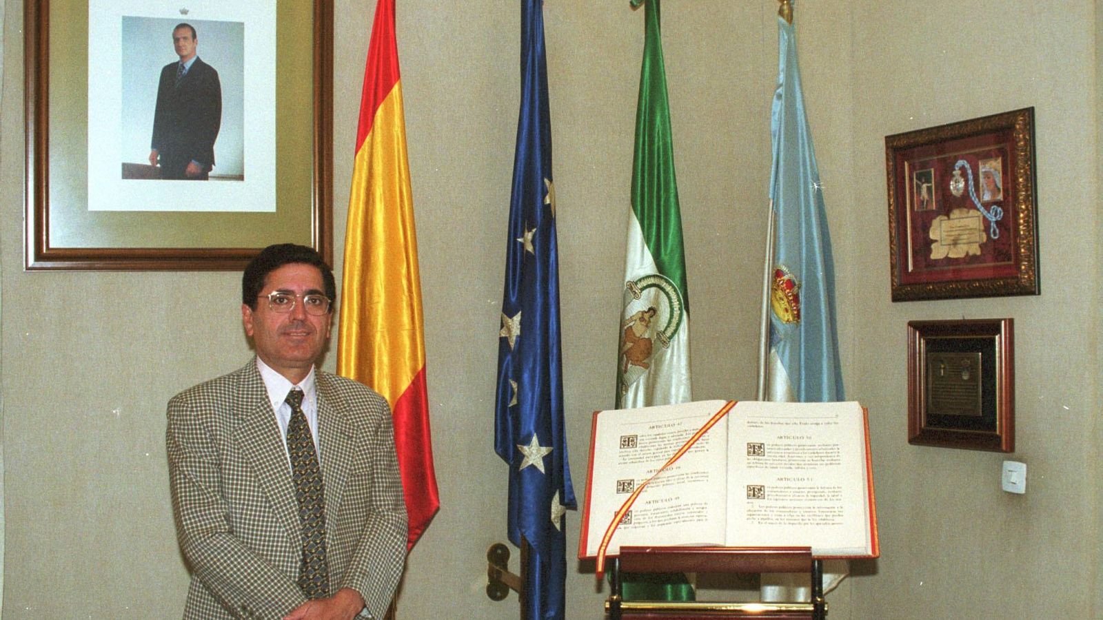 El ex alcalde de Lebrija Antonio Torres, en el Ayuntamiento. El ex alcalde de Lebrija Antonio Torres, en el Ayuntamiento.
