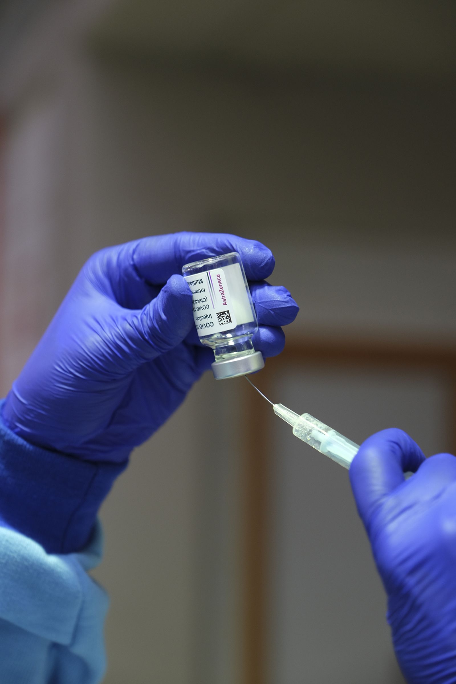 Fotogalería vacunación COVID-19 en el Palacio de los Juegos Mediterráneos. Almería