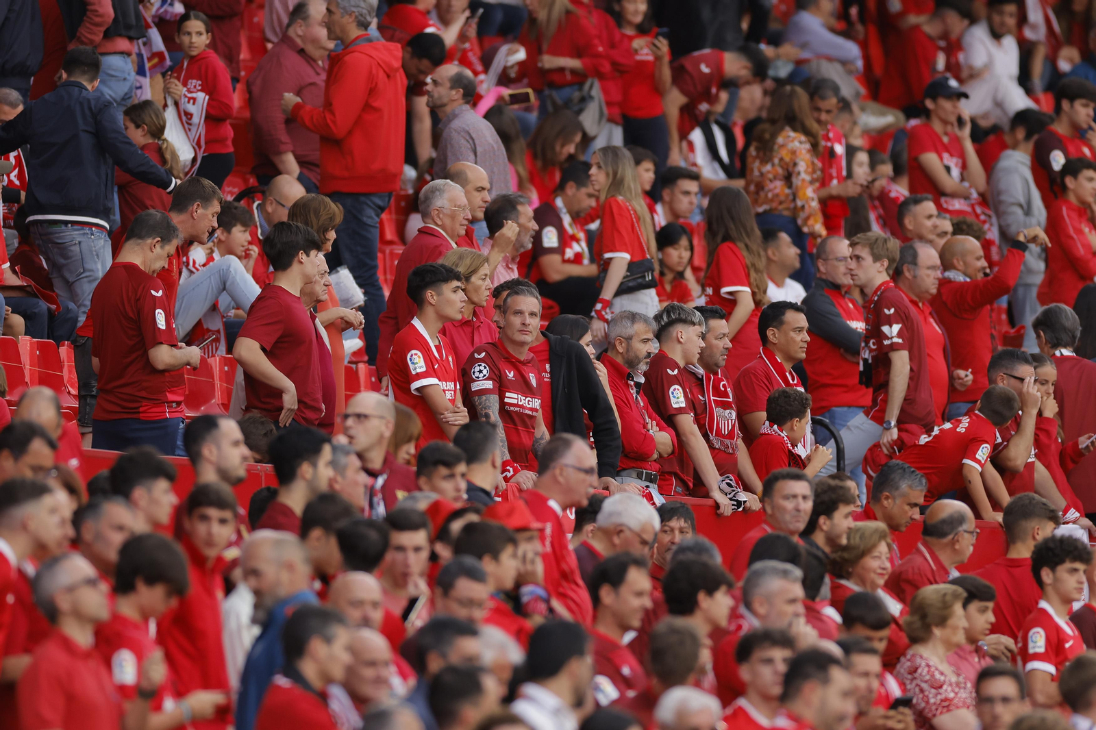 Búscate en las fotos del Sevilla-Juventus